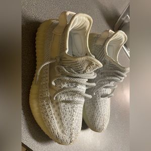 Yeezys 350 white & grey Size 5 mens. Only worn 3 times. Condition Like new